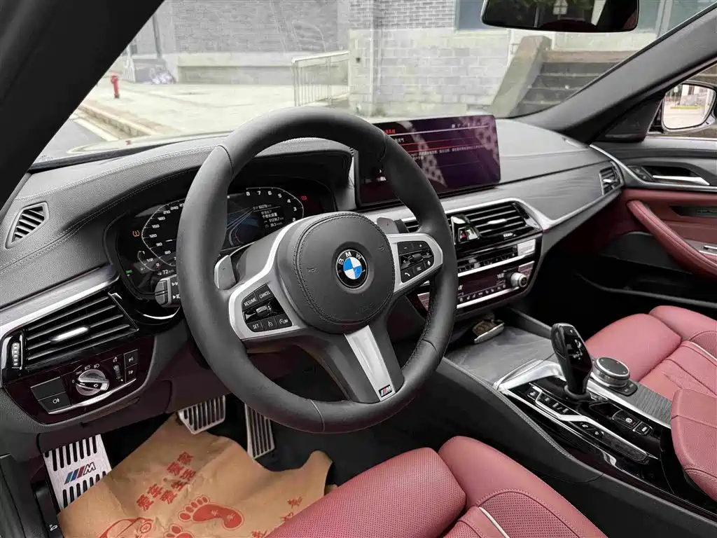 BMW 5 Series 2021 — фото 16