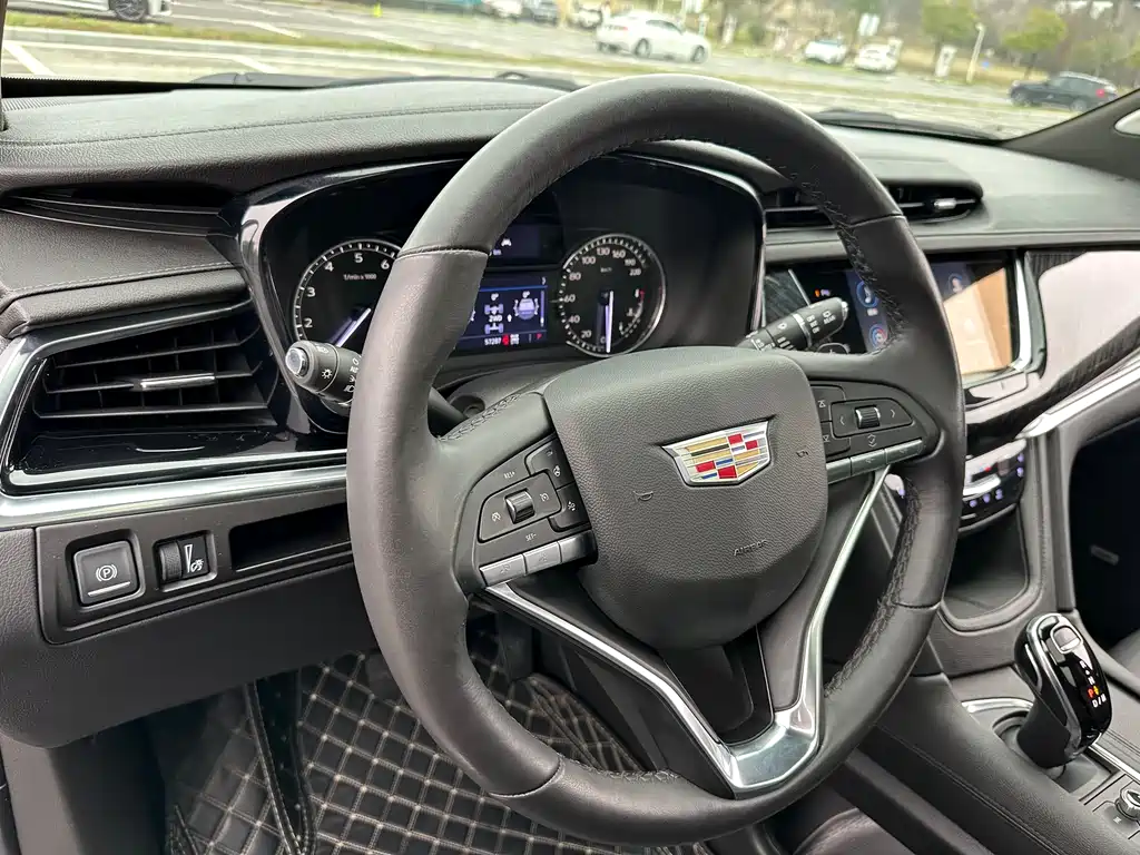 Cadillac XT6 2022 — фото 11