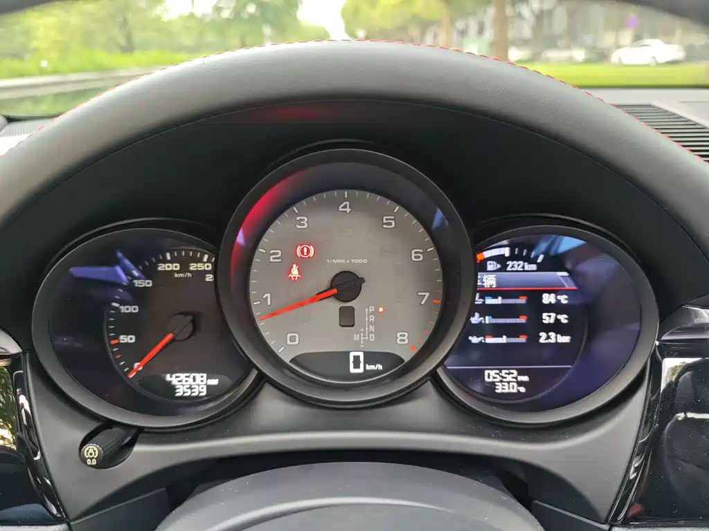 Porsche Macan 2018 — фото 16