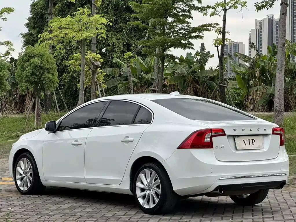 Volvo S60 2016 — фото 7
