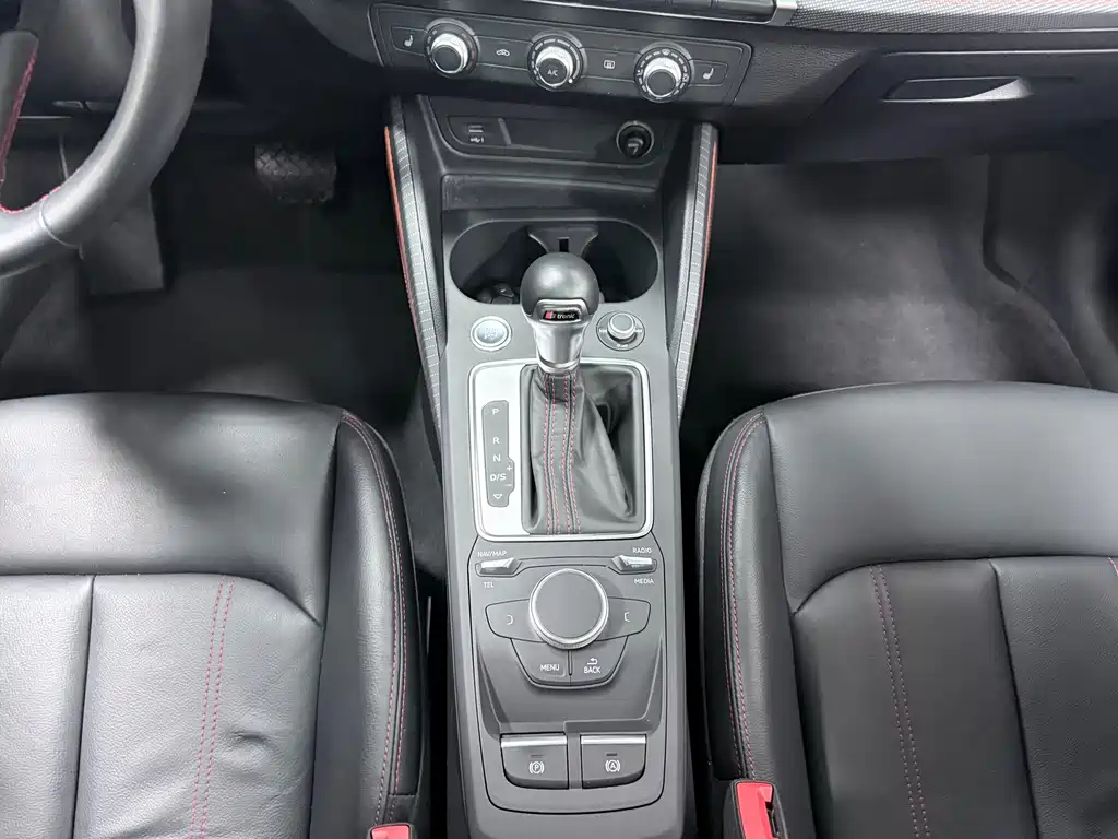 Audi Q2L 2023 — фото 14