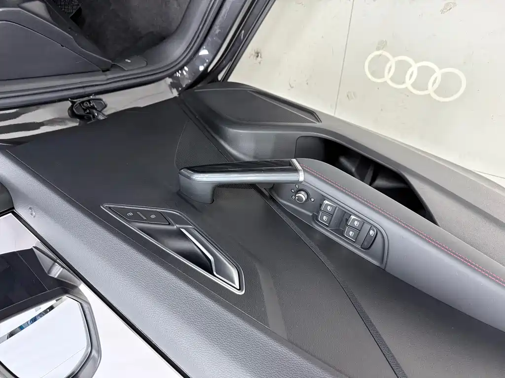 Audi Q2L 2023 — фото 20
