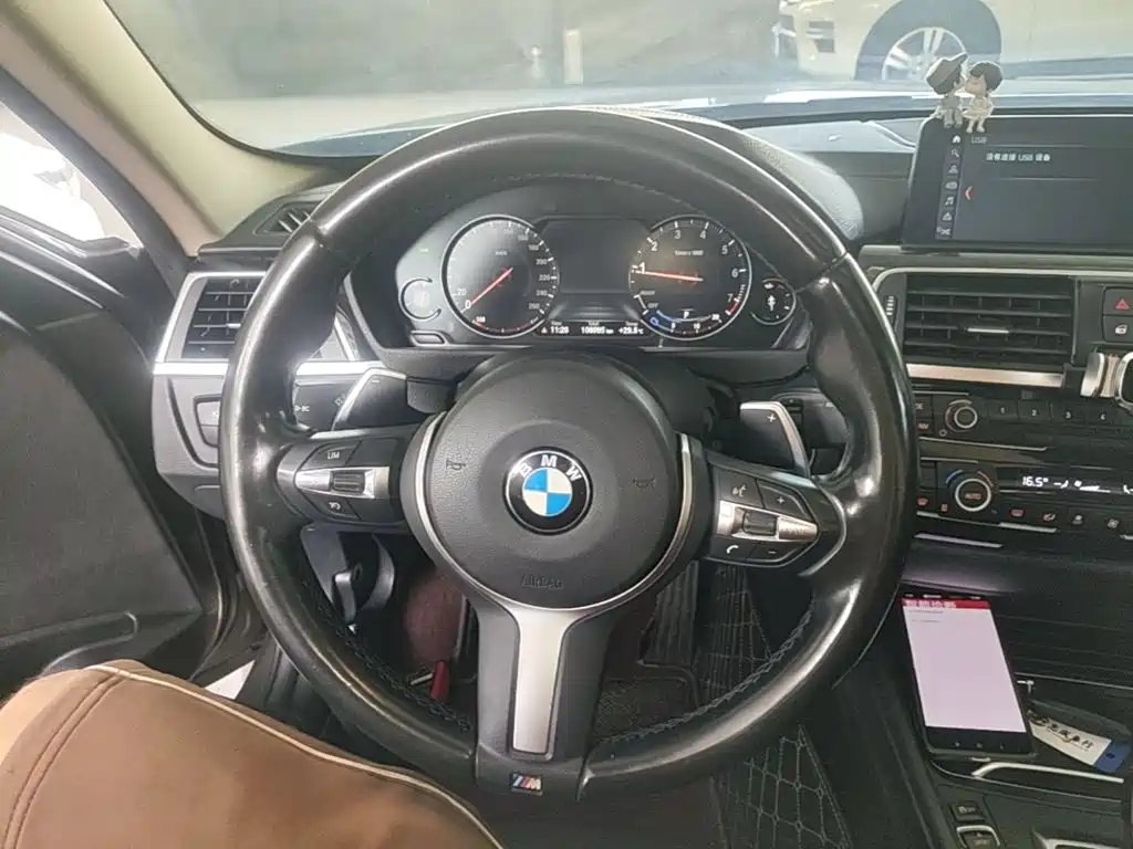 BMW 3 Series 2018 — фото 11