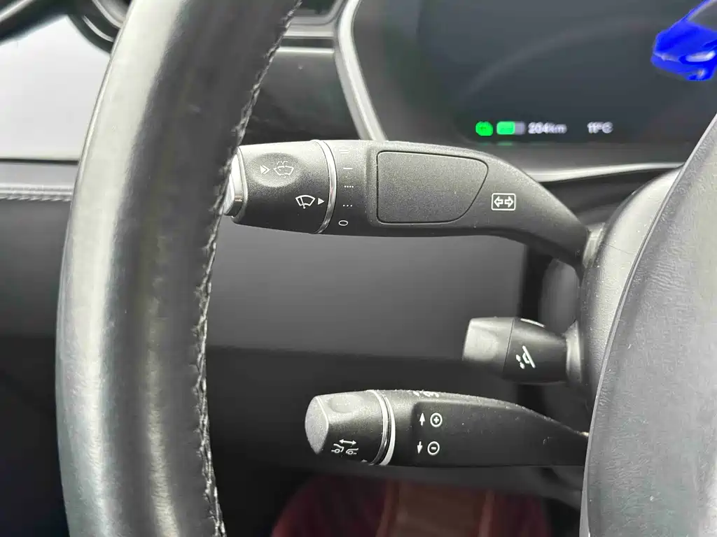 Tesla Model X 2019 — фото 14