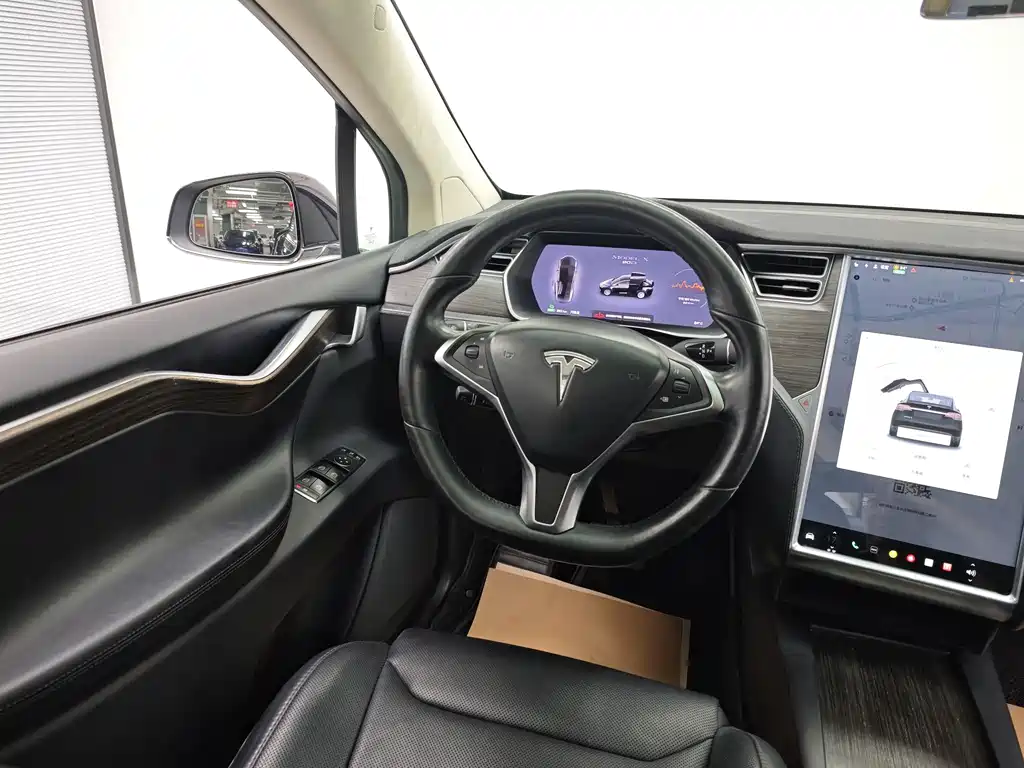 Tesla Model X 2016 — фото 40