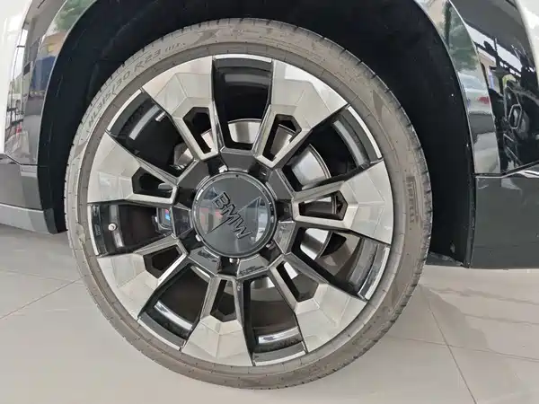 BMW XM 2025