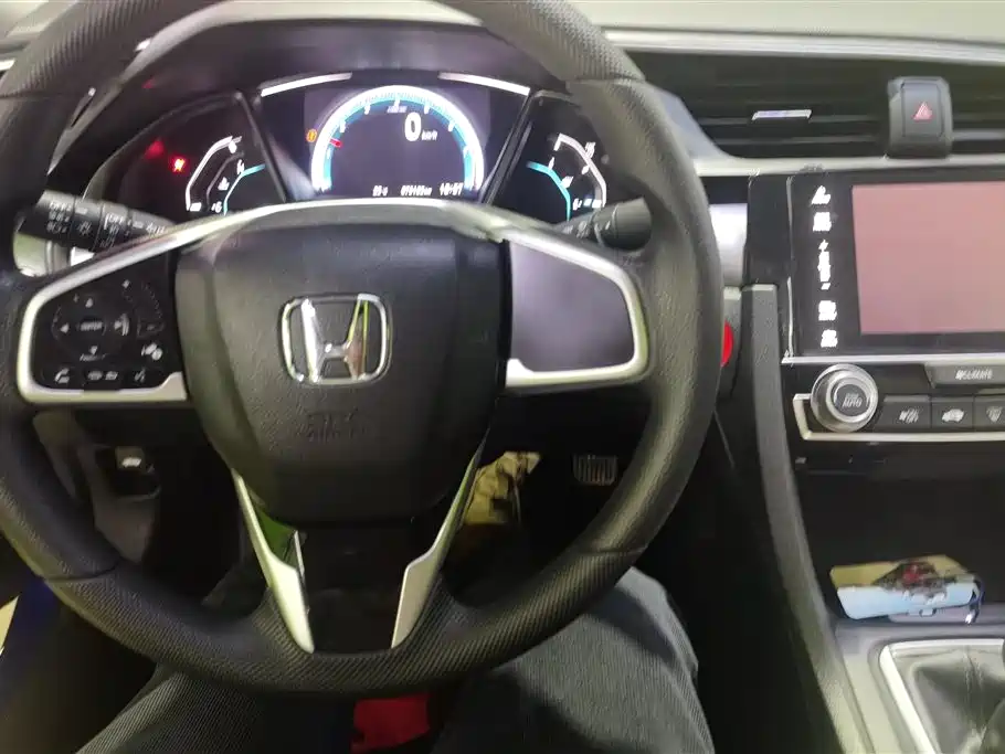 Honda Civic 2018 — фото 12