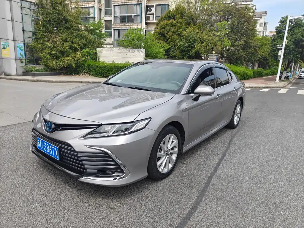 Toyota Camry 2021 — фото 2