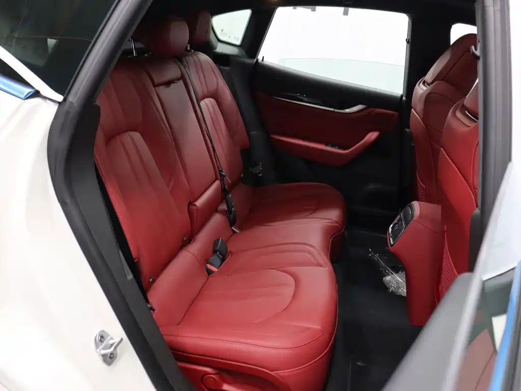 Maserati Levante 2023 — фото 15