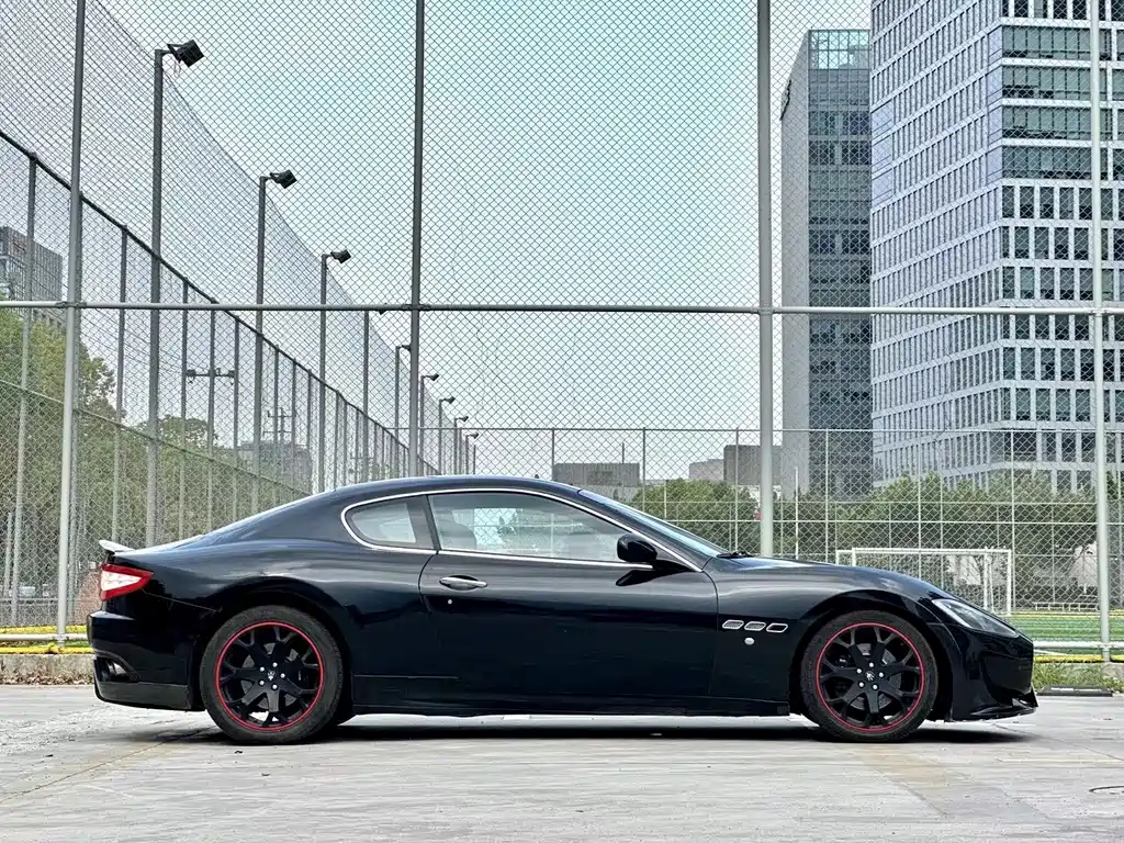 Maserati Granturismo 2017 — фото 35