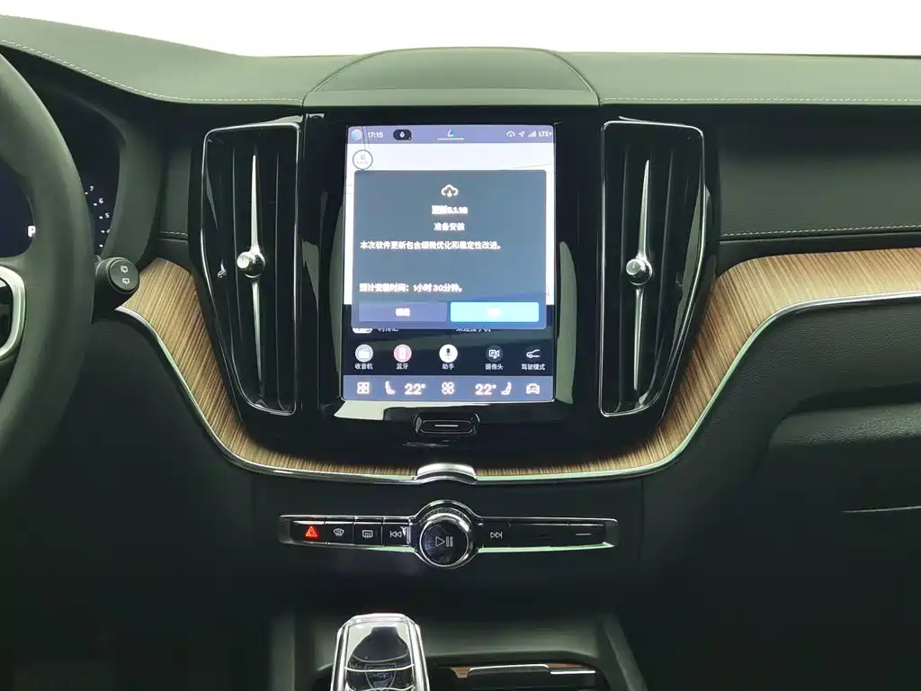 Volvo XC60 2024 — фото 12