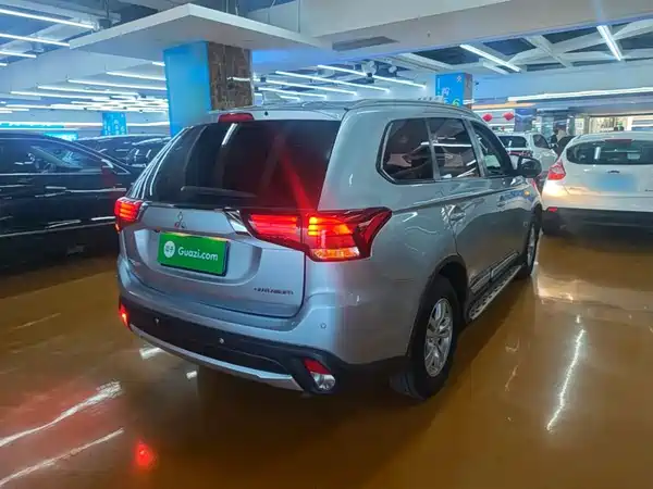 Mitsubishi Outlander 2016