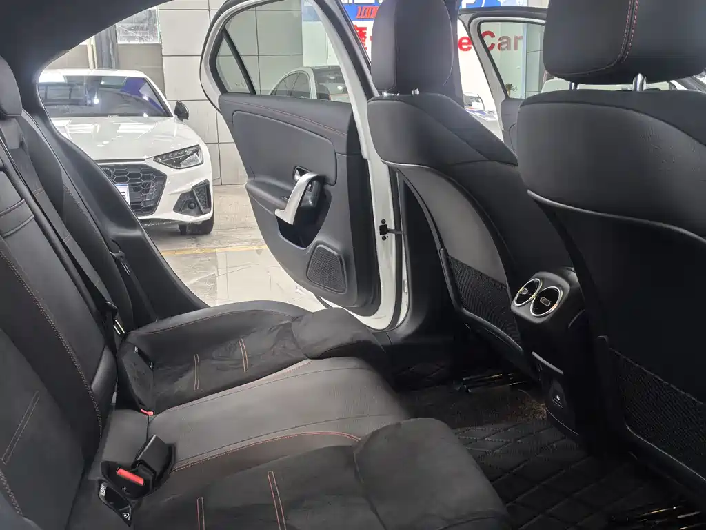 Mercedes-Benz A-Class 2024 — фото 13