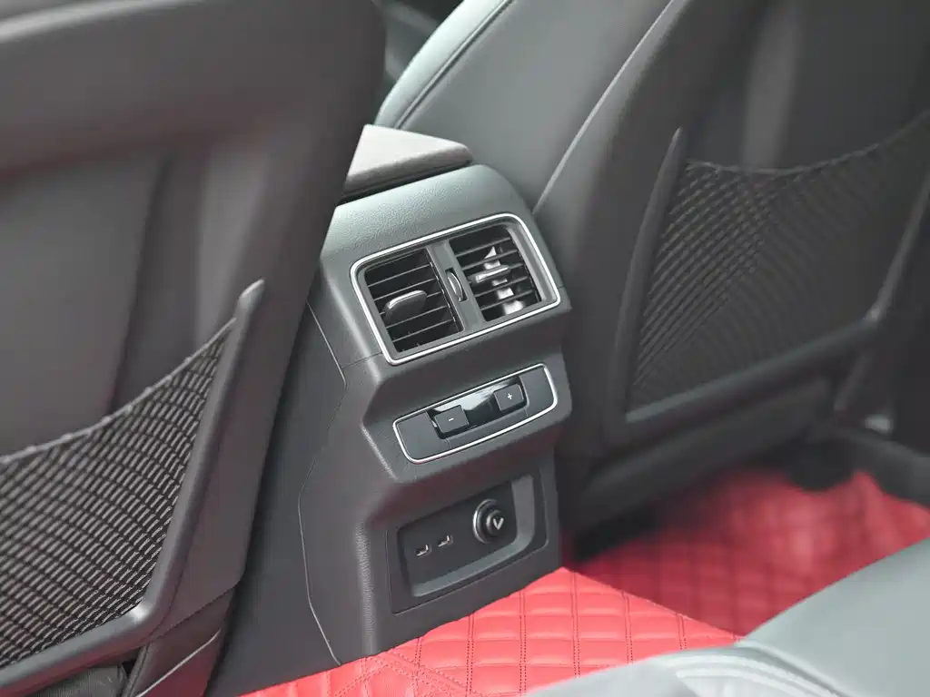 Audi Q5L Sportback 2021 — фото 12