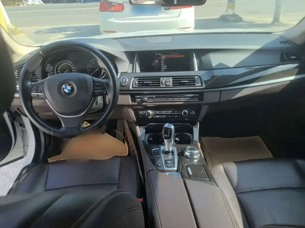 BMW 5 Series 2016 — фото 10