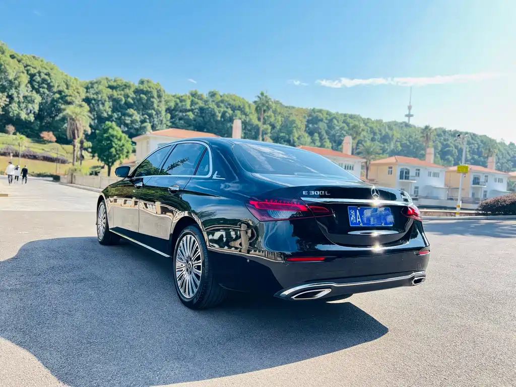 Mercedes-Benz E-Class 2023 — фото 10