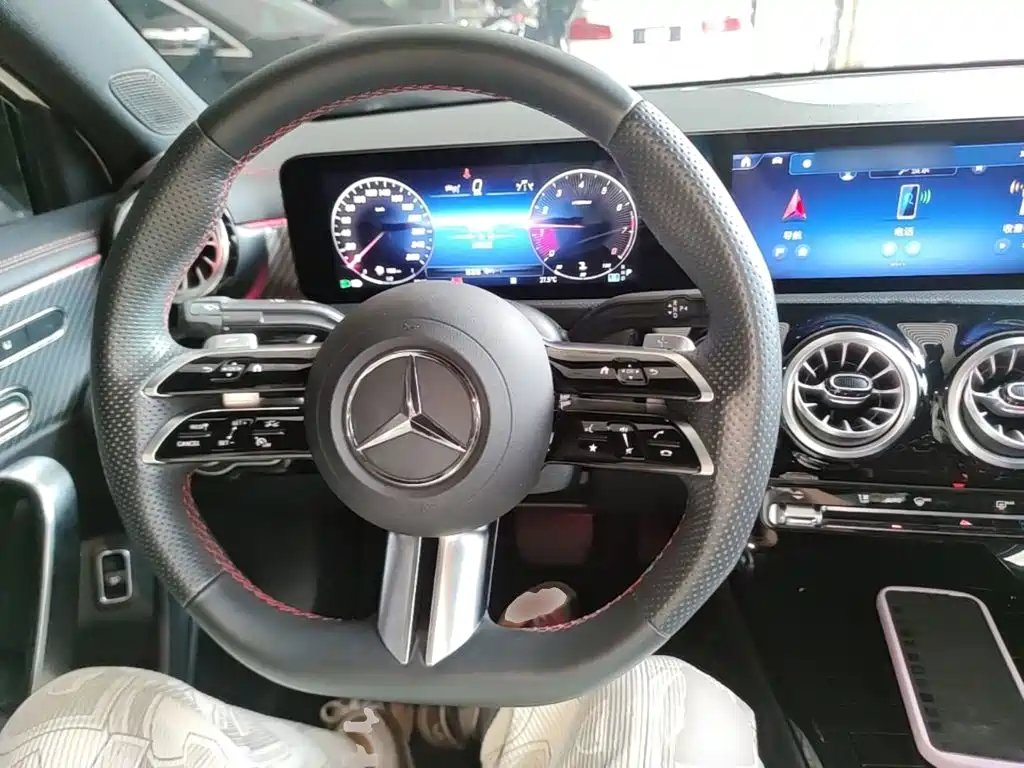 Mercedes-Benz A-Class 2024 — фото 11