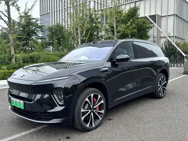 NIO ES8 2023