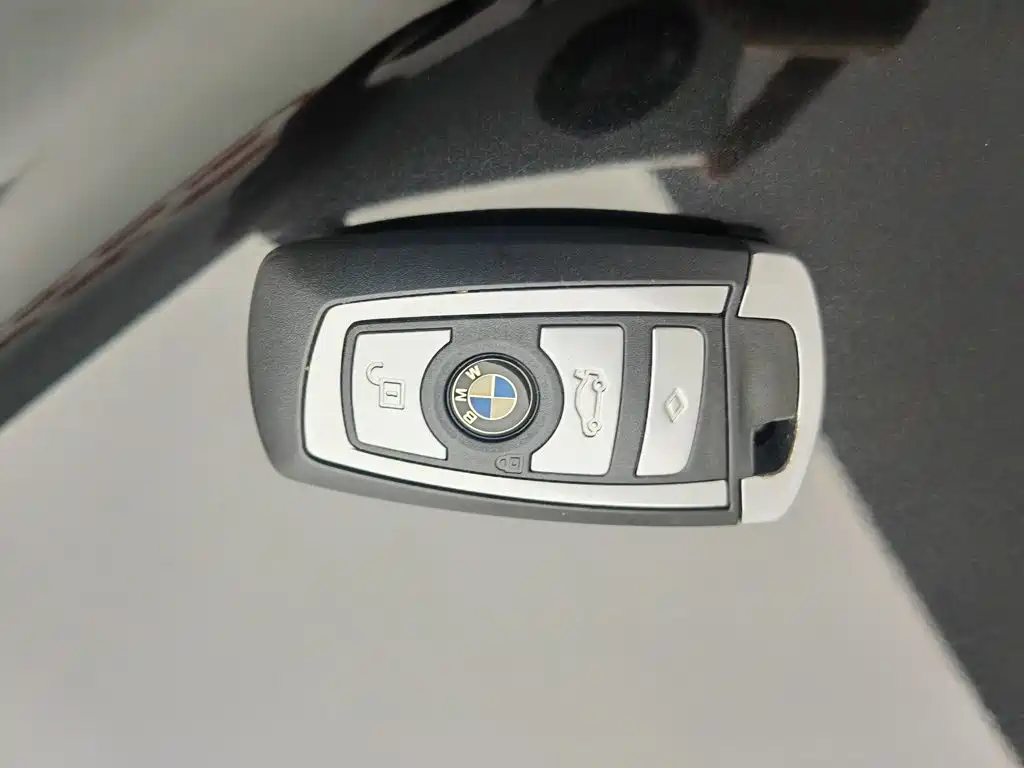 BMW 7 Series 2010 — фото 19