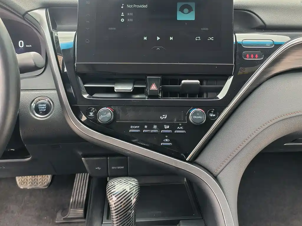 Toyota Camry 2021 — фото 12