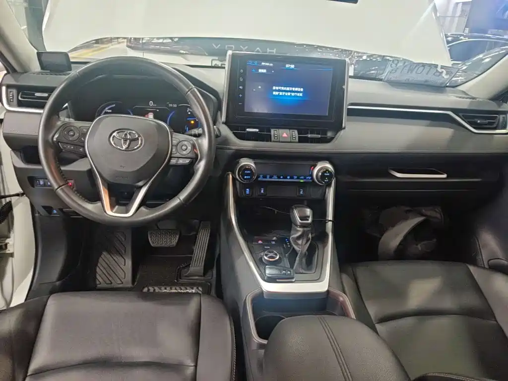 Toyota RAV4 2021 — фото 10
