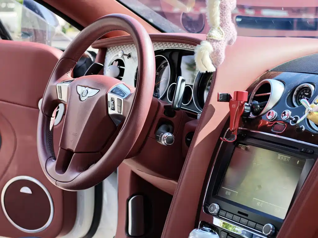 Bentley Continental 2015 — фото 20