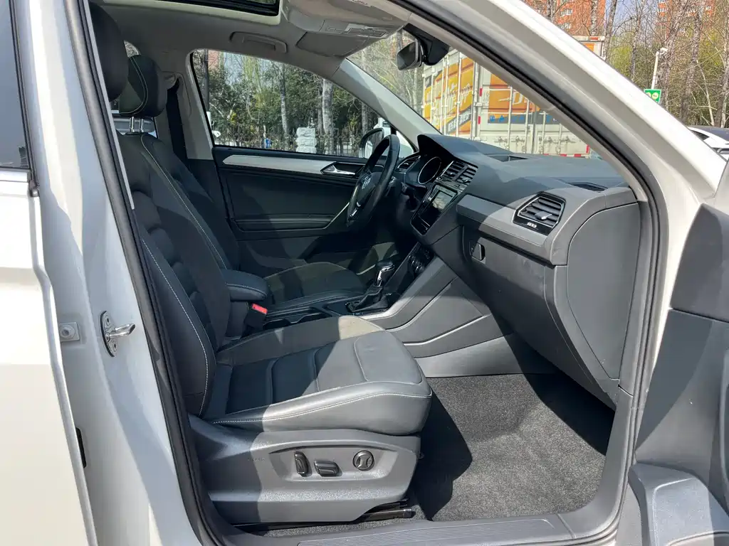 Volkswagen Tiguan L 2018 — фото 12