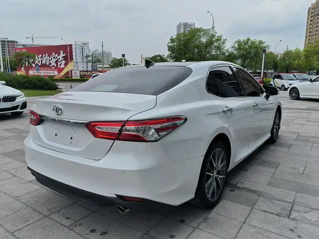 Toyota Camry 2021 — фото 7