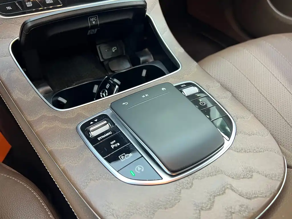 Mercedes-Benz E-Class 2023 — фото 13
