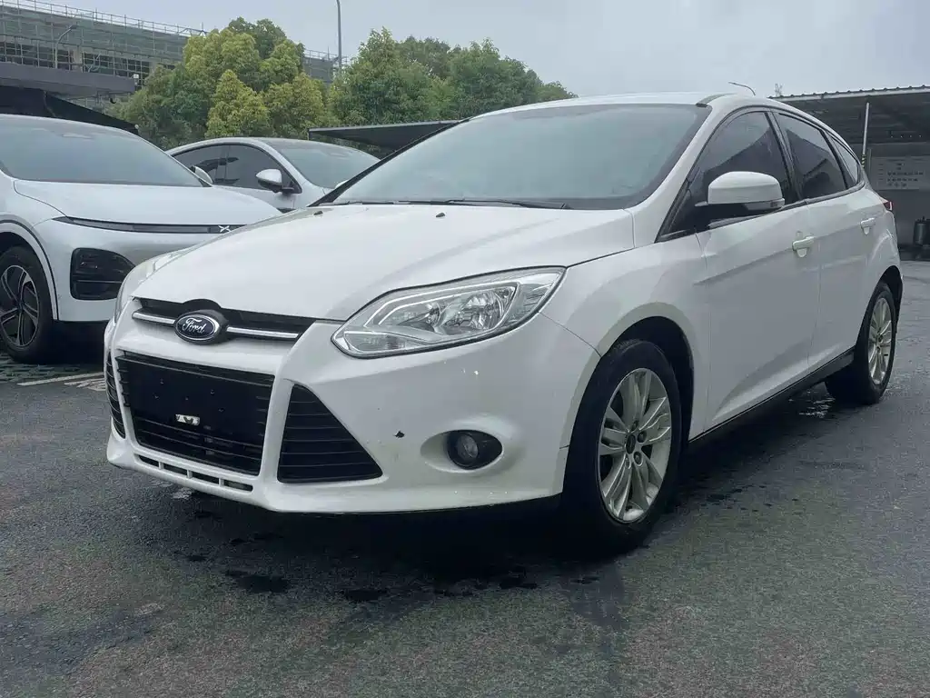 Ford Focus 2015 — фото 1