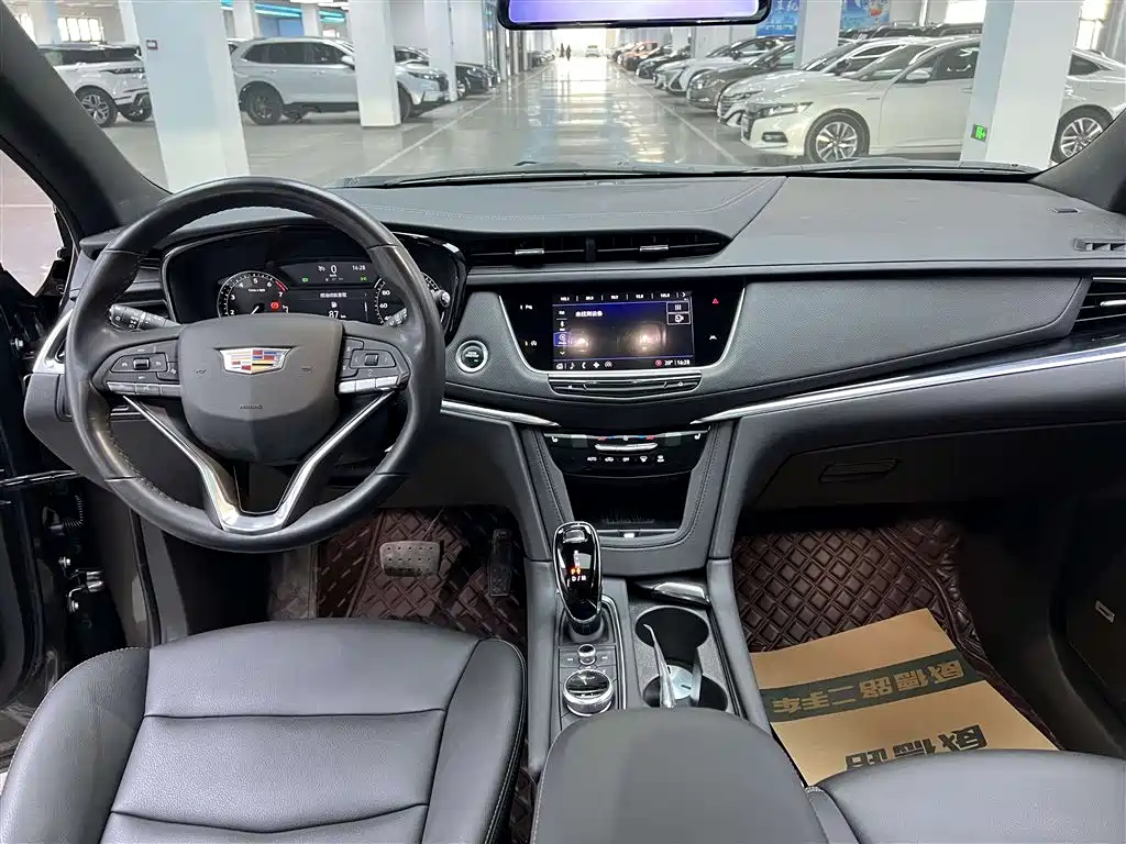 Cadillac XT6 2022 — фото 18