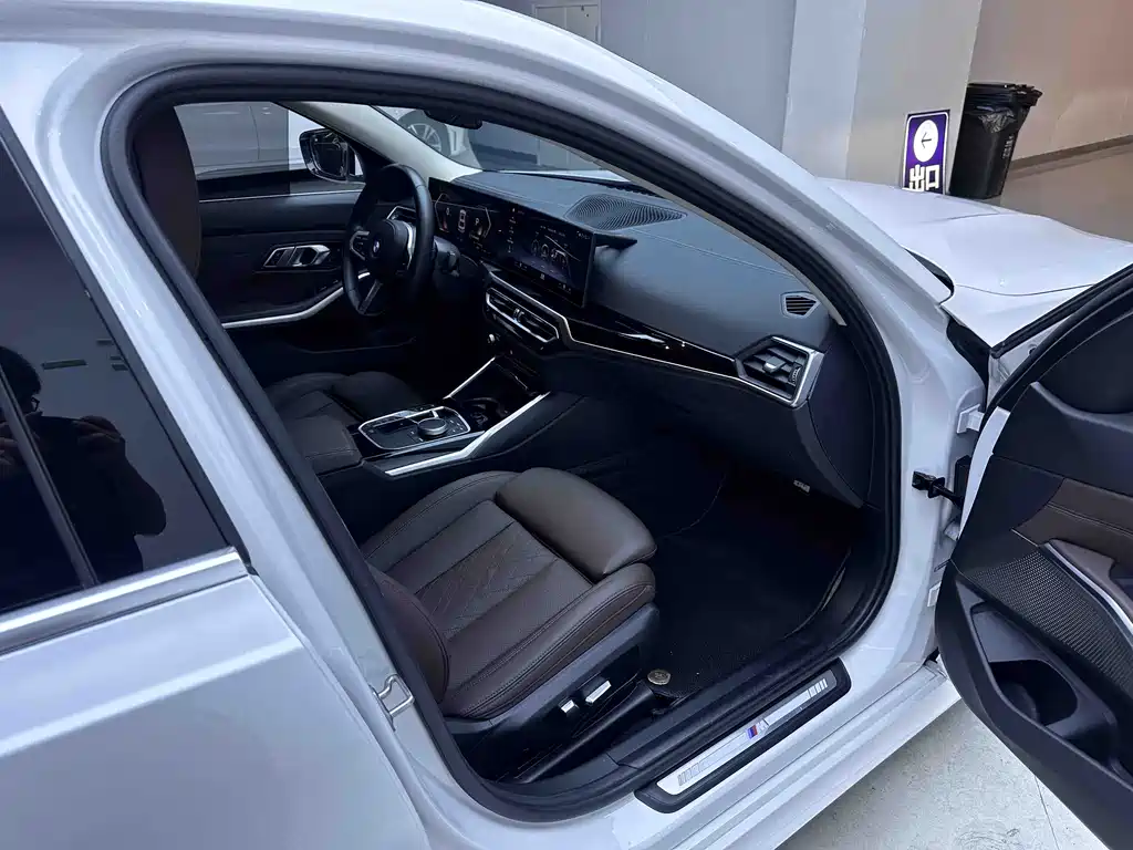 BMW 3 Series 2023 — фото 11