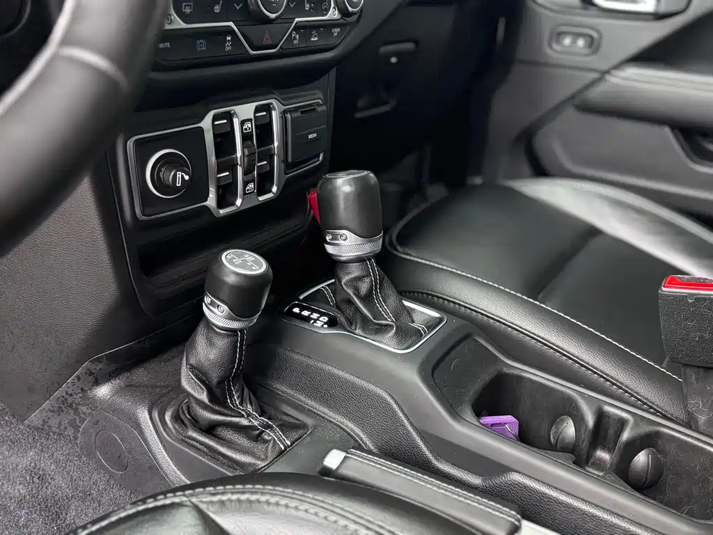 Jeep Wrangler New Energy 2021 — фото 19