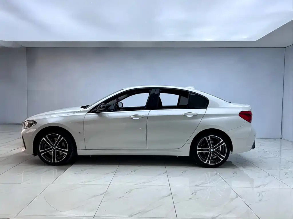 BMW 1 Series 2022 — фото 4