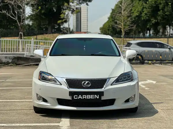 Lexus IS 2010