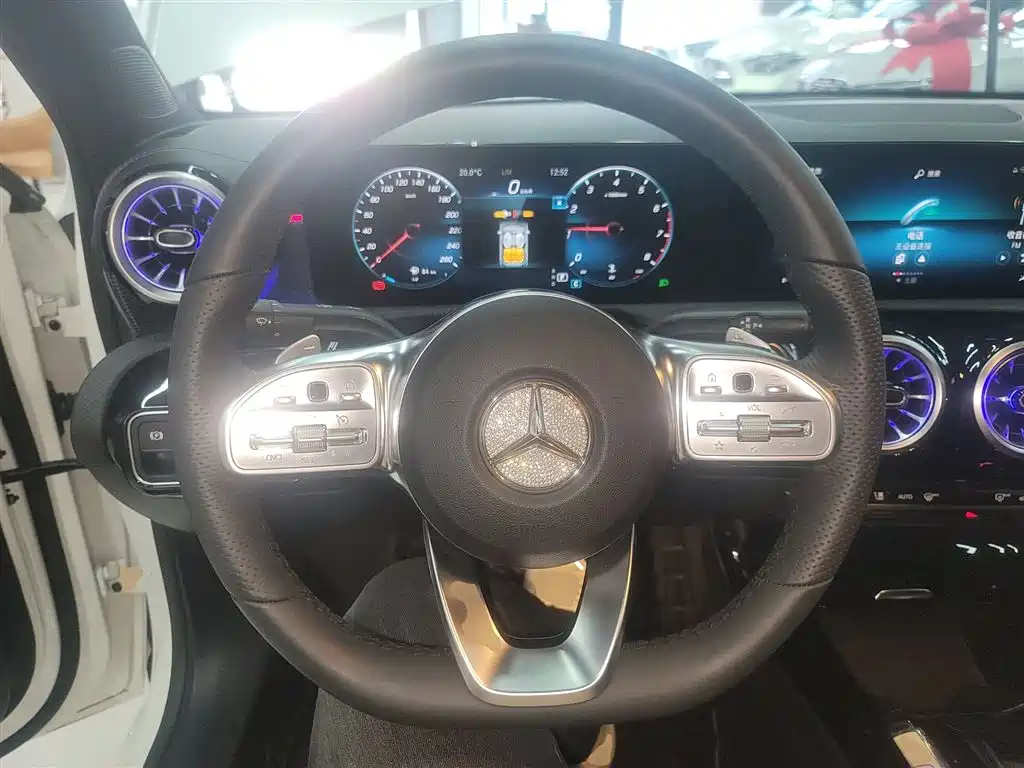 Mercedes-Benz A-Class 2022 — фото 11