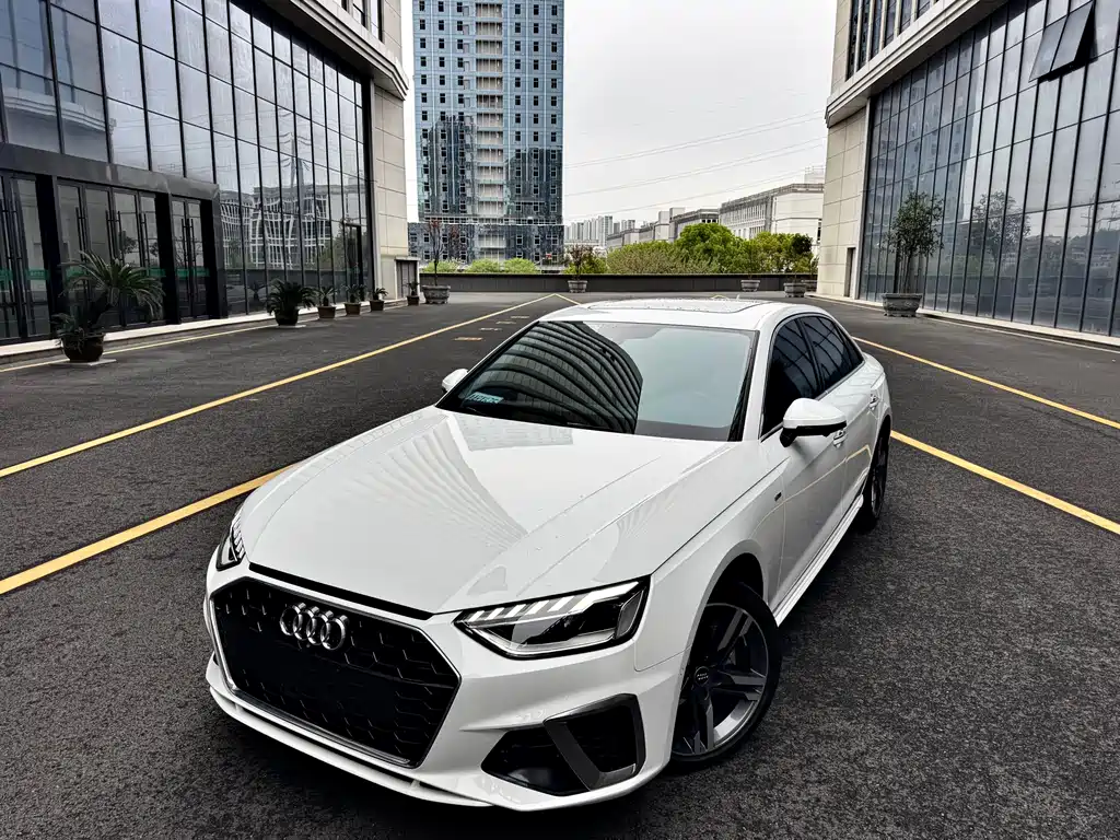 Audi A4L 2021 — фото 1