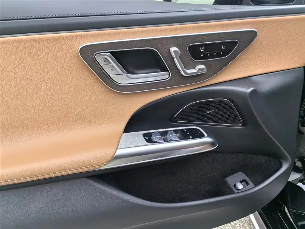 Mercedes-Benz E-Class 2025 — фото 11