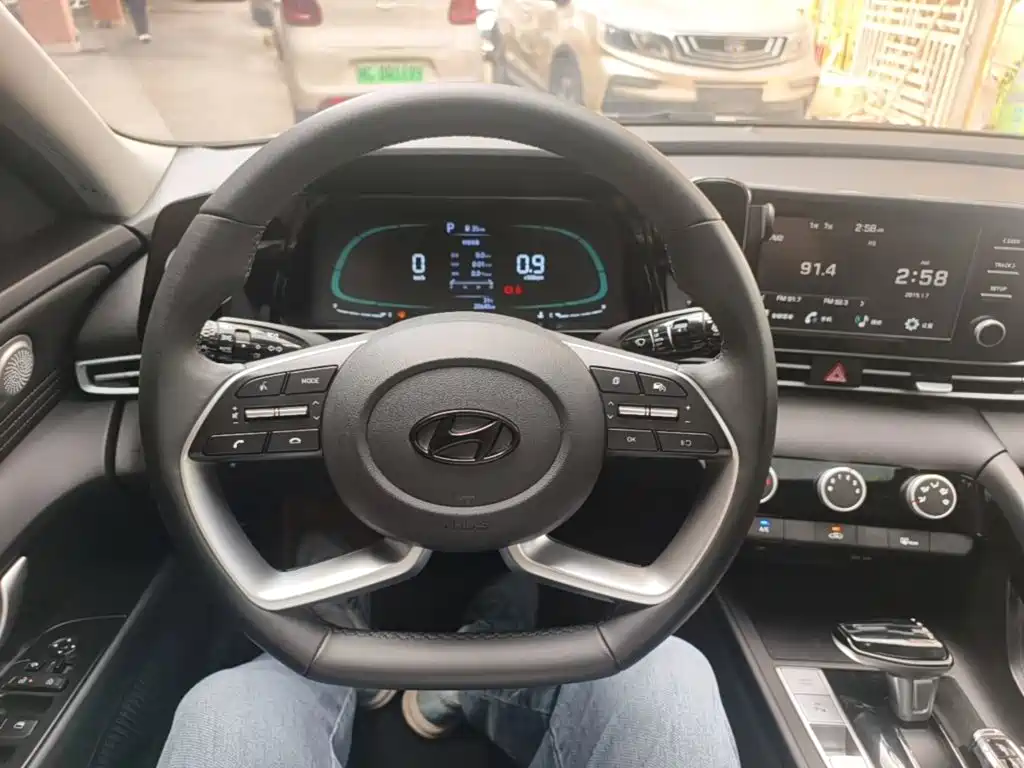 Hyundai Elantra 2024