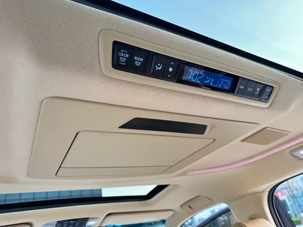 Toyota Alphard 2021 — фото 17