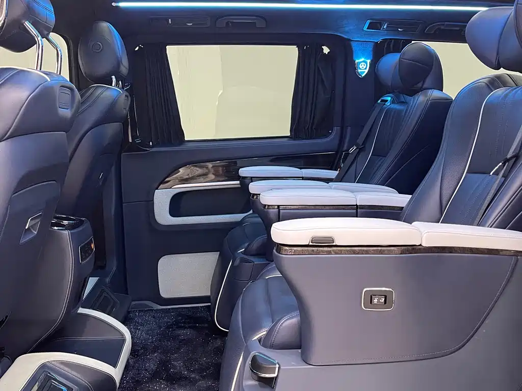 Mercedes-Benz V-Class 2020 — фото 15