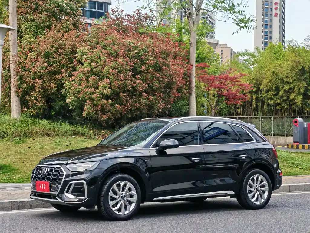 Audi Q5L 2022 — фото 1