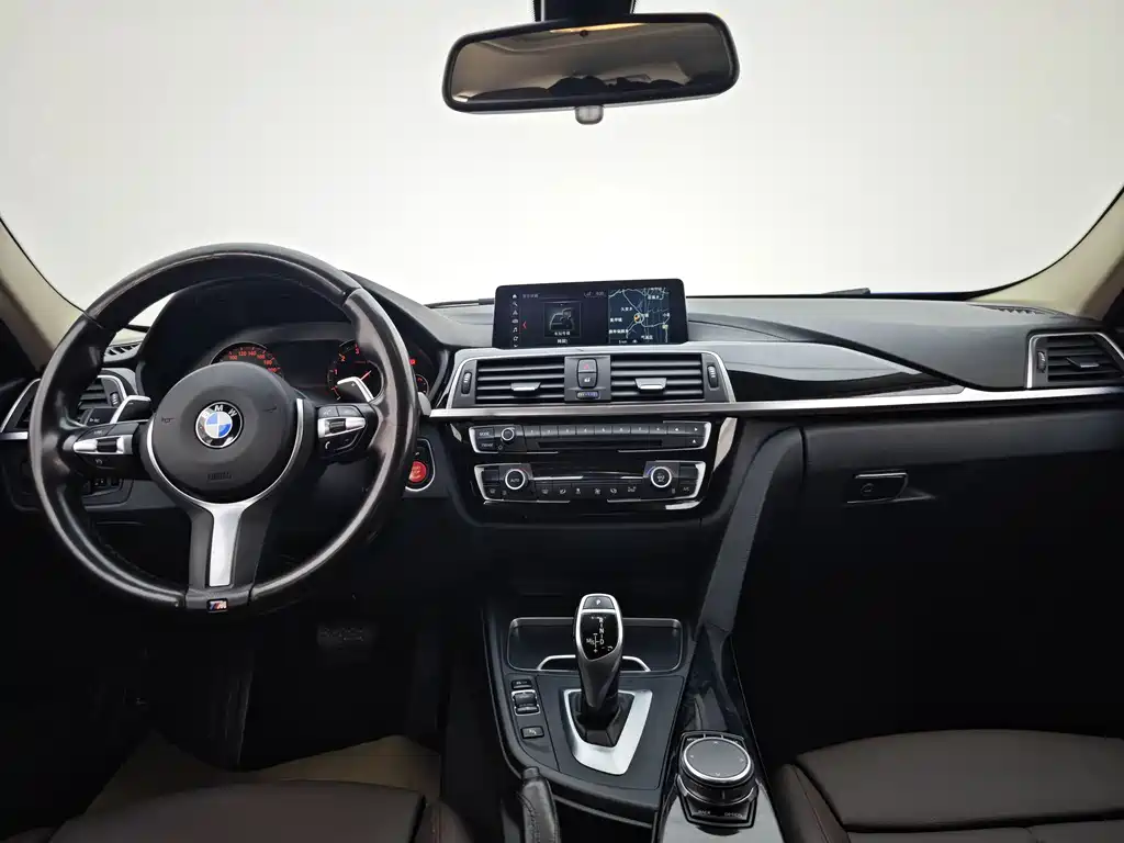 BMW 3 Series 2018 — фото 8
