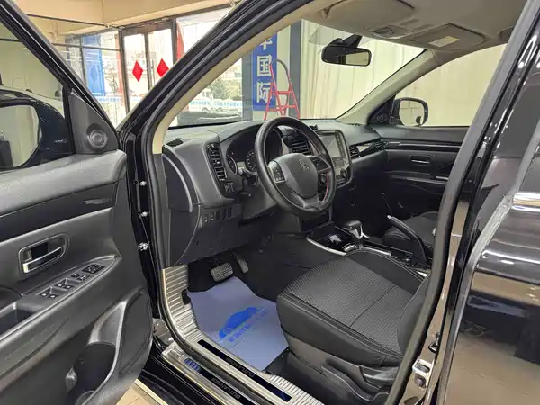 Mitsubishi Outlander 2021