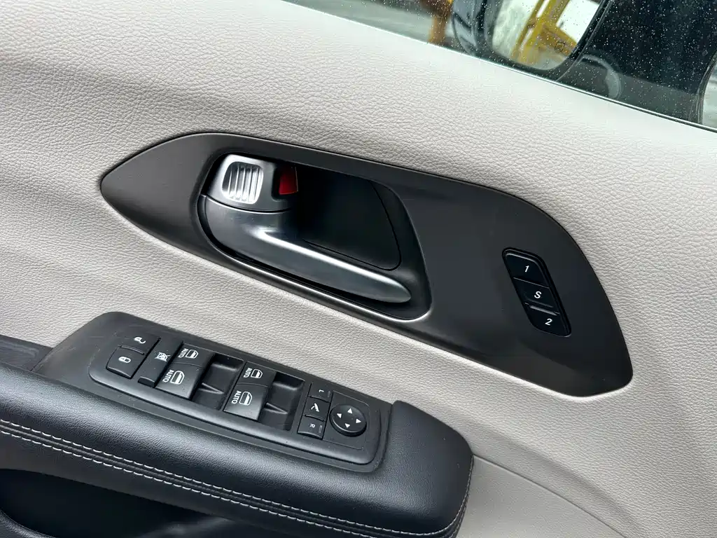 Chrysler Grand Voyager 2019 — фото 19