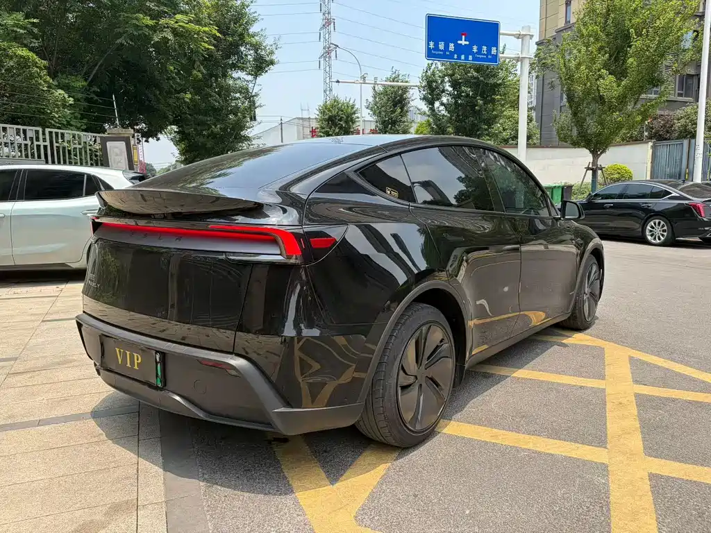 Tesla Model Y 2026