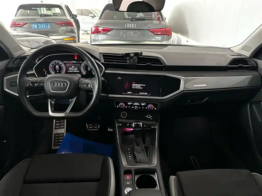 Audi Q3 2022 — фото 12