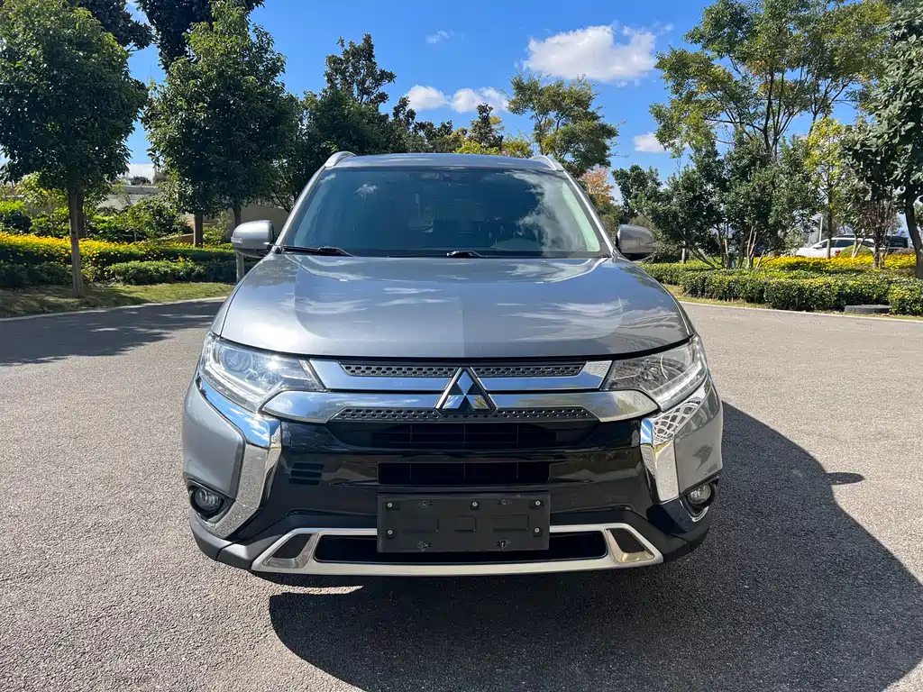Mitsubishi Outlander 2020 — фото 2