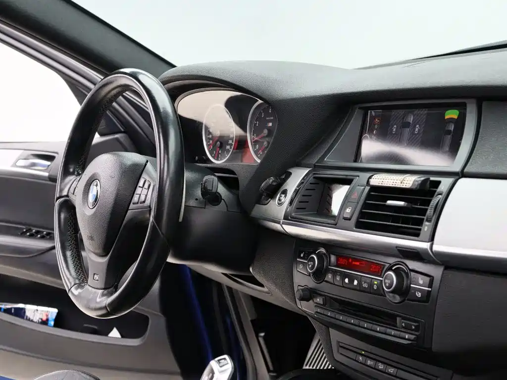 BMW X5 M 2010 — фото 12