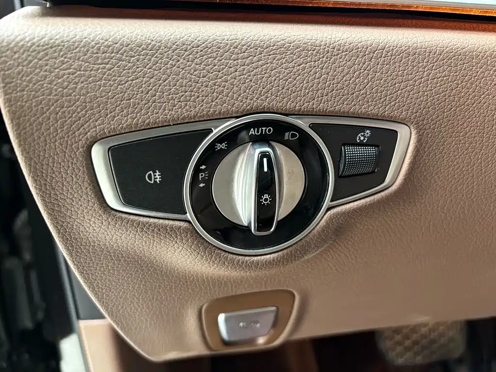 Mercedes-Benz E-Class 2018 — фото 14